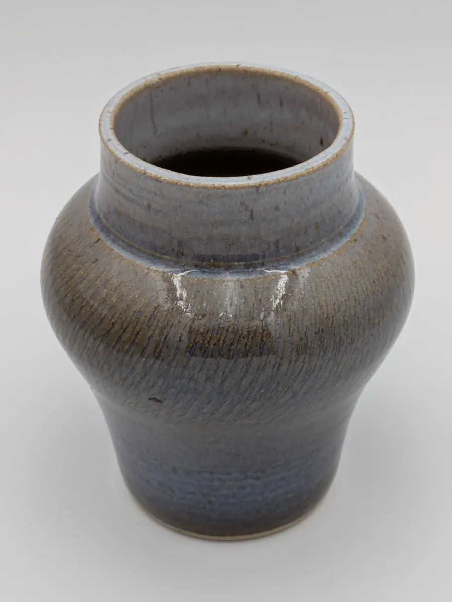 Chattered vase